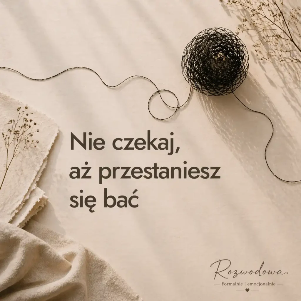Kwadratowa grafika do artykułu o lęku przed rozwodem – ciemna splątana nić, delikatne papierowe tło i napis „Nie czekaj, aż przestaniesz się bać” z logo Rozwodowa w prawym dolnym rogu.